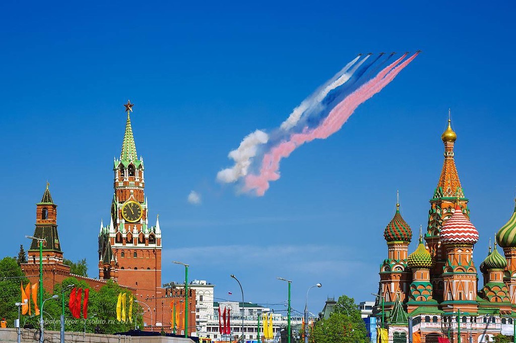 Майские праздники в Москве и Санкт-Петербурге 